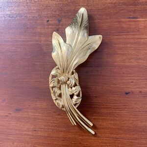 Trifari vintage gold tone textured leaf brooch